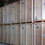 rangée de box dans le garde-meuble